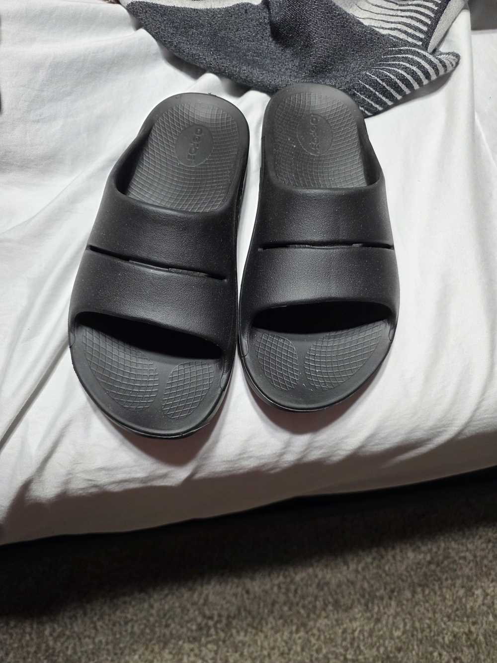 NWOT Oofos Black Slip-On Slide Sandals Size M10-W12